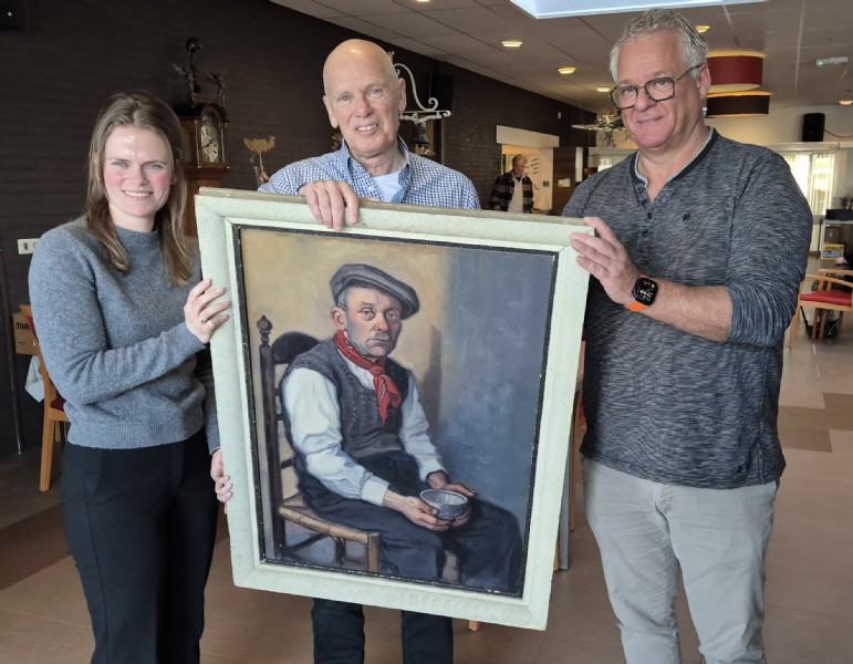 Schilderij terug bij familie – en straks naar veiling voor nieuwe recreatiezaal Almenum