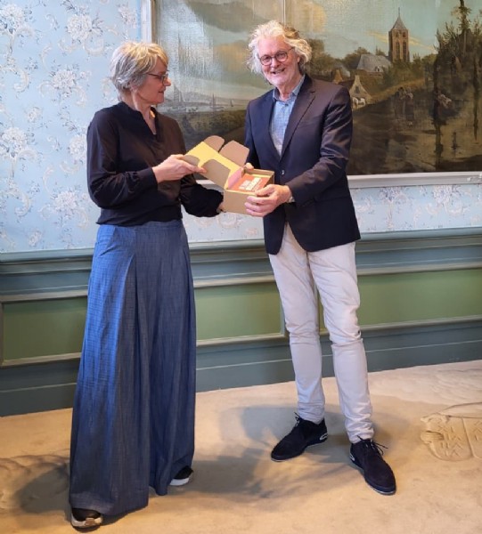 Overhandiging Beslisagenda aan wethouder Roel de Jong